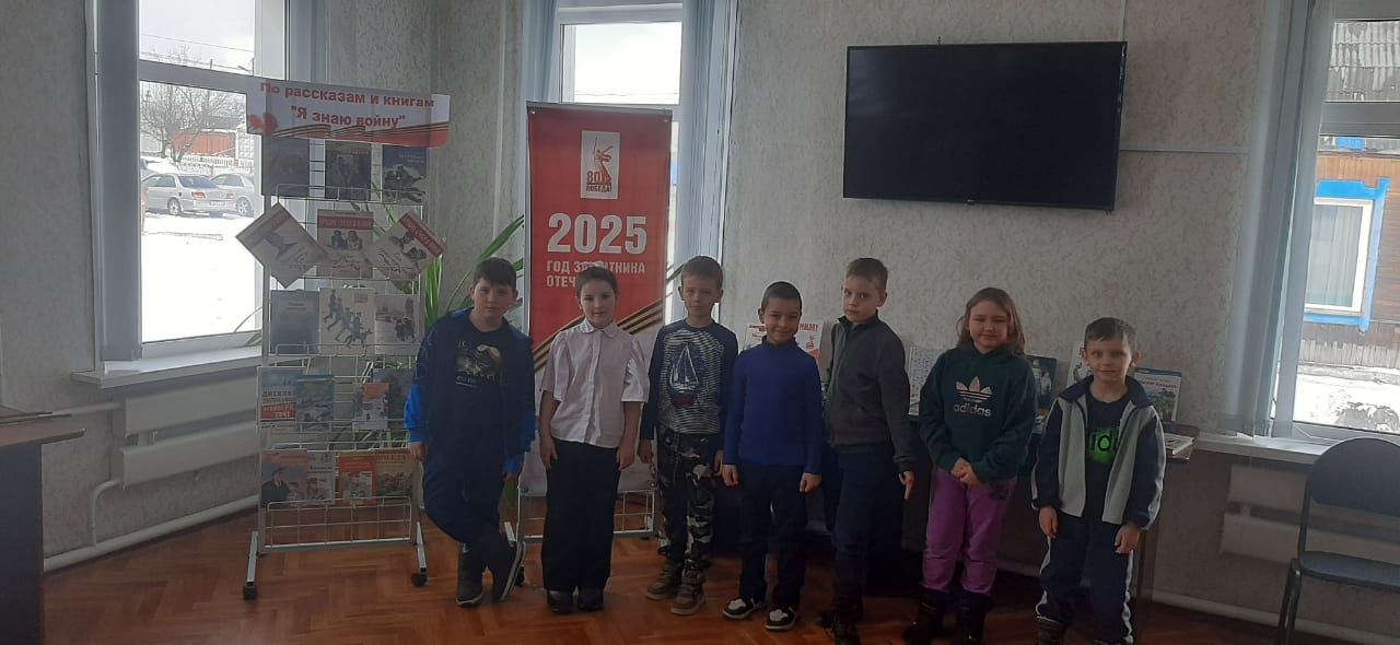 Первоклассники в детской районной библиотеке.